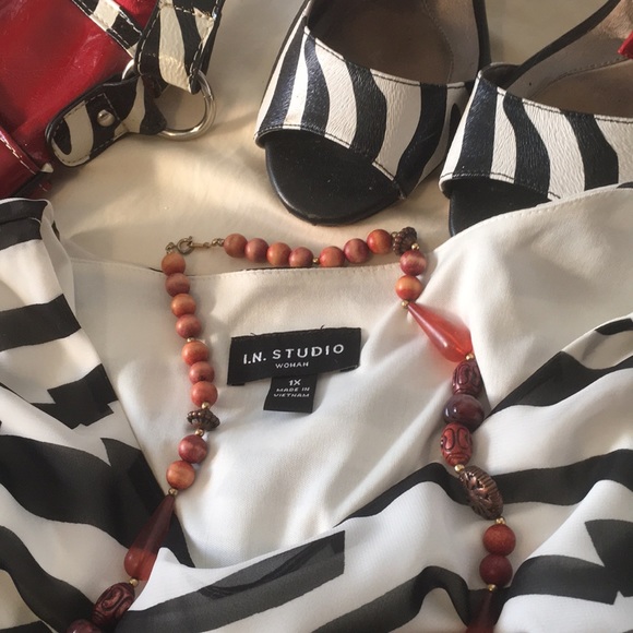 I. N. Studio Zebra Print Angled 3/4” Sleeve - Picture 2 of 8